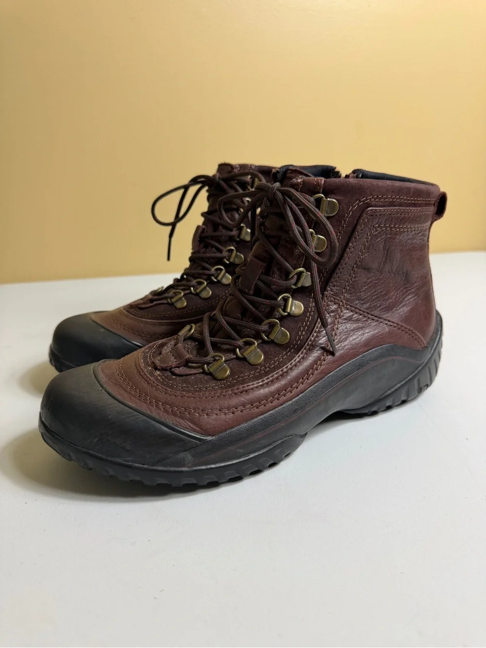 Clarks Muckers Waterproof Leather Ankle Boots Brown Women's Size 9